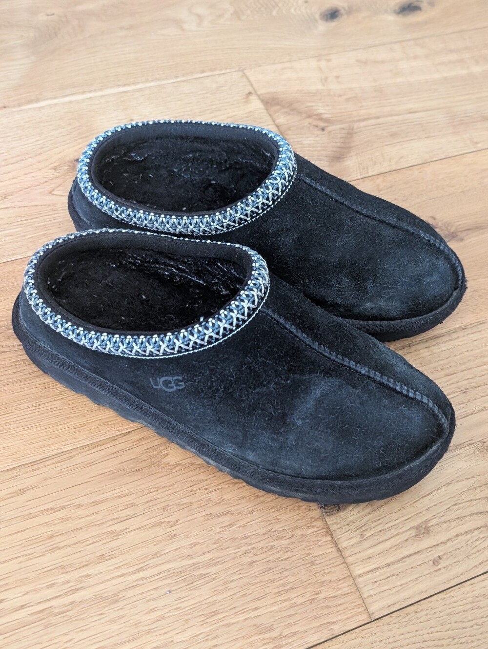 Kids Youth Uggs Tasman Black Size 6 (7 Women's 5 Men's) Used